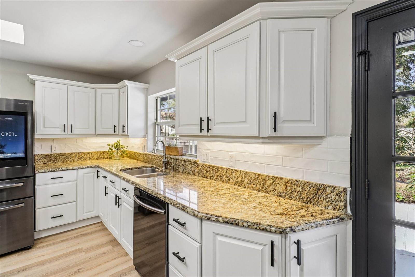 Image 19 of 85 For 610 Spring Valley Road