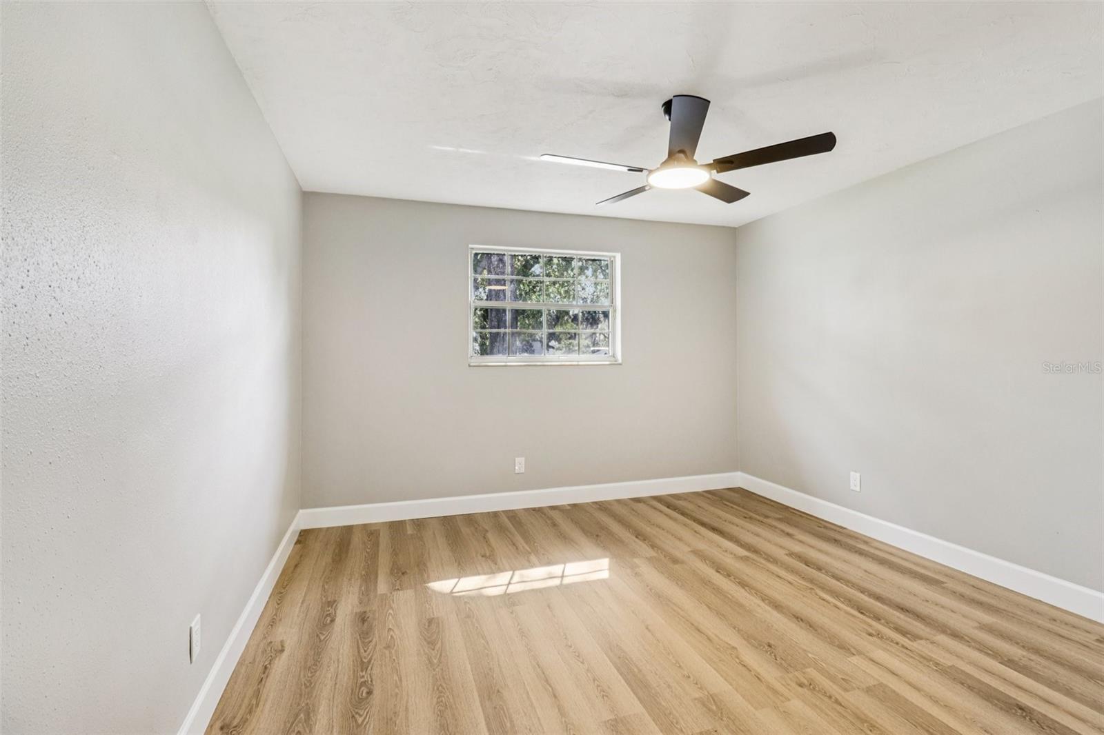 Image 27 of 85 For 610 Spring Valley Road