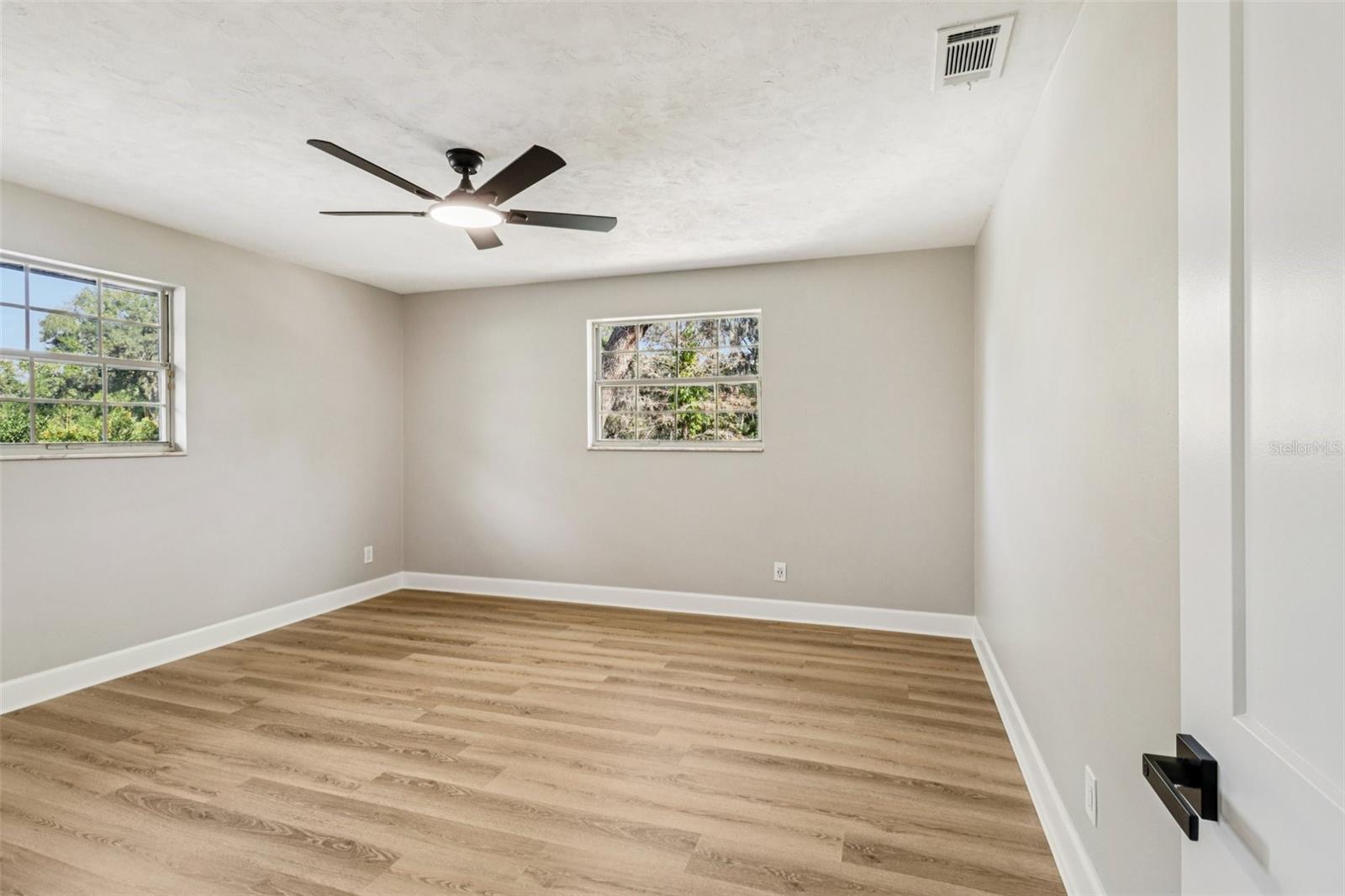 Image 31 of 85 For 610 Spring Valley Road