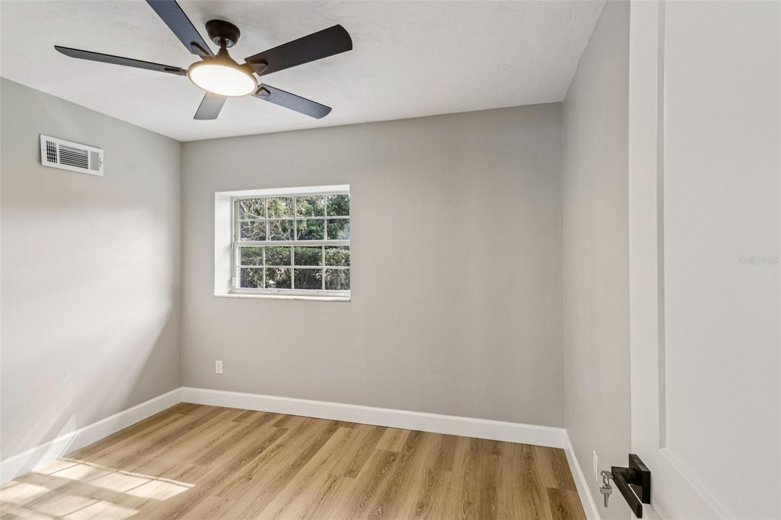 Image 37 of 85 For 610 Spring Valley Road