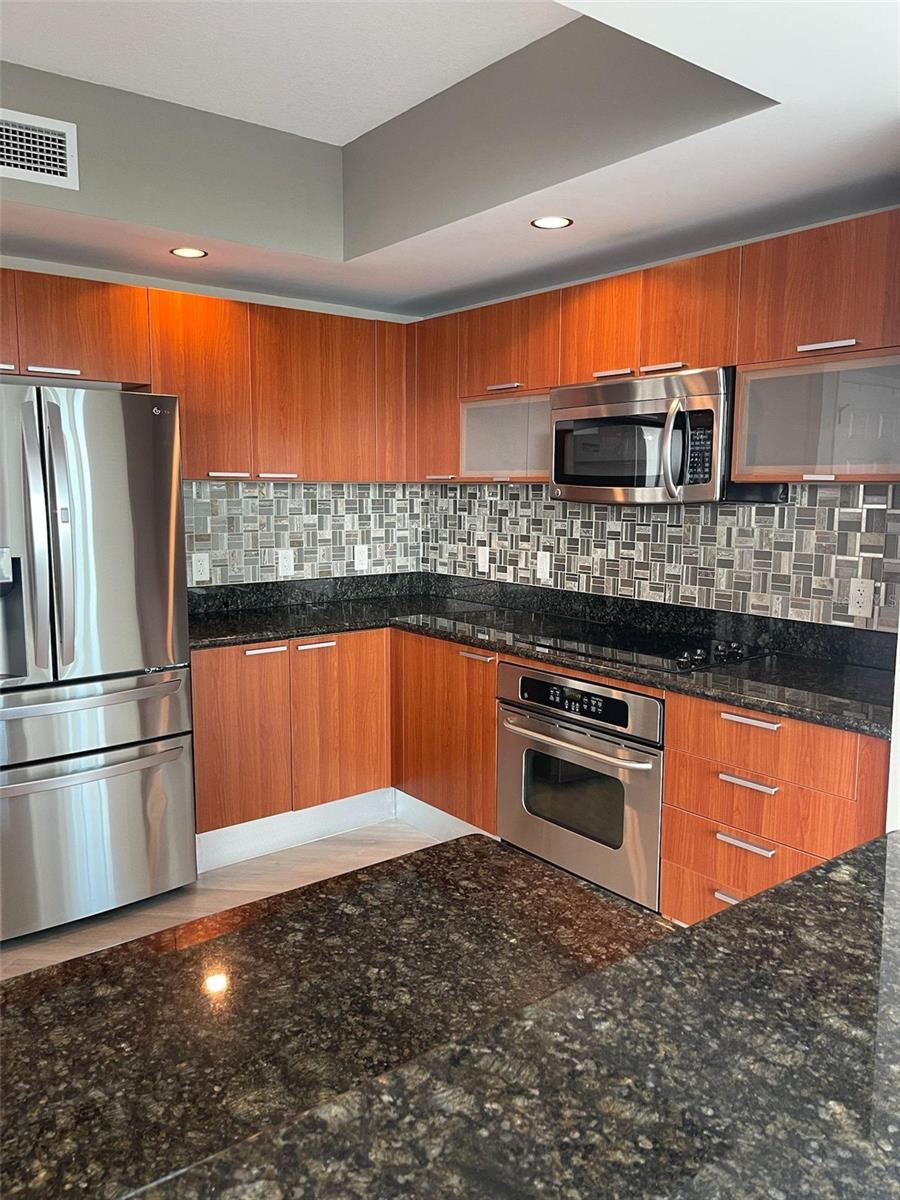 Image 13 of 29 For 241 Riverside Drive 410