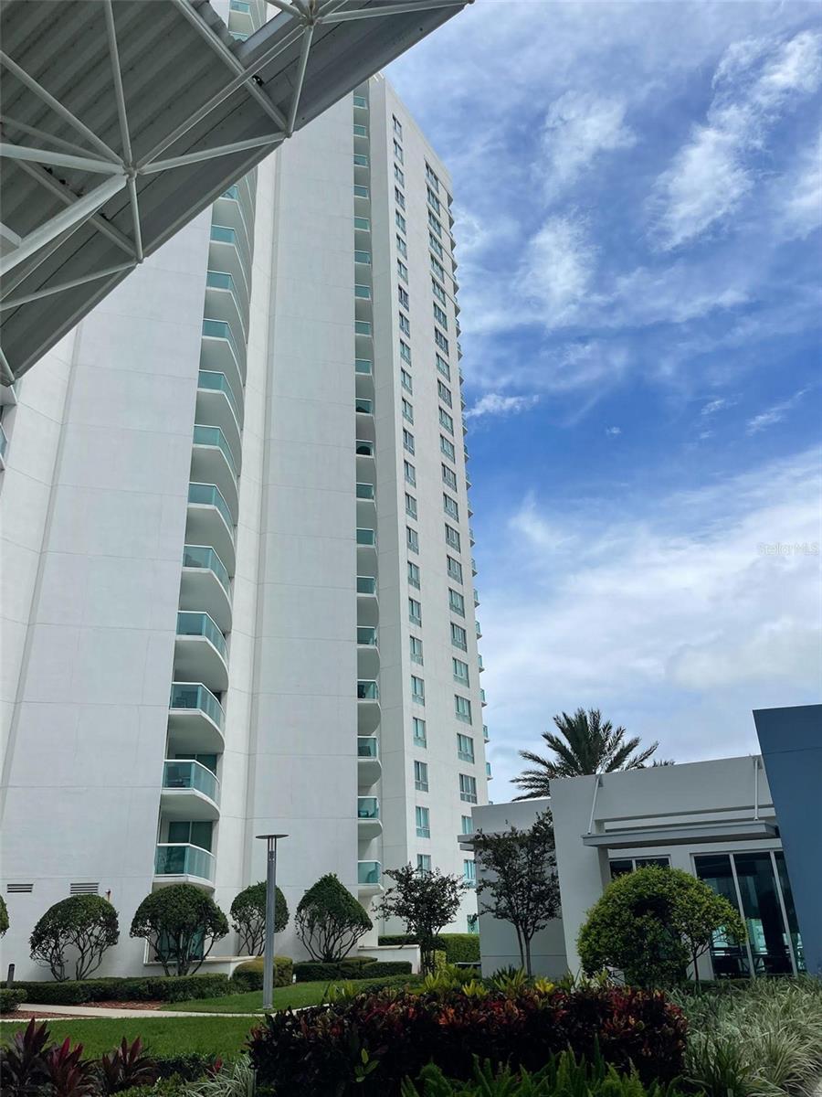 Image 3 of 29 For 241 Riverside Drive 410