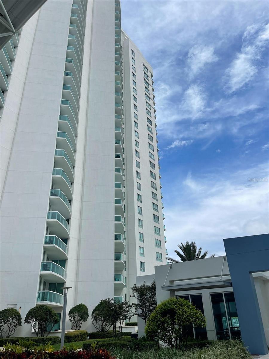 Image 4 of 29 For 241 Riverside Drive 410