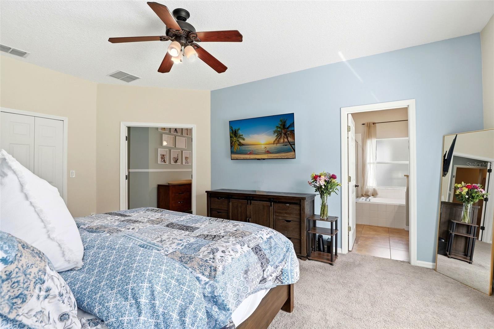 Image 22 of 46 For 13567 Mirror Lake Drive