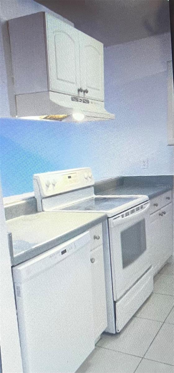 Image 4 of 8 For 900 Peninsula Drive 111