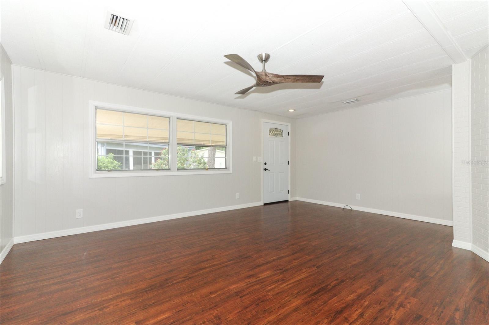 Image 7 of 47 For 219 El Camino