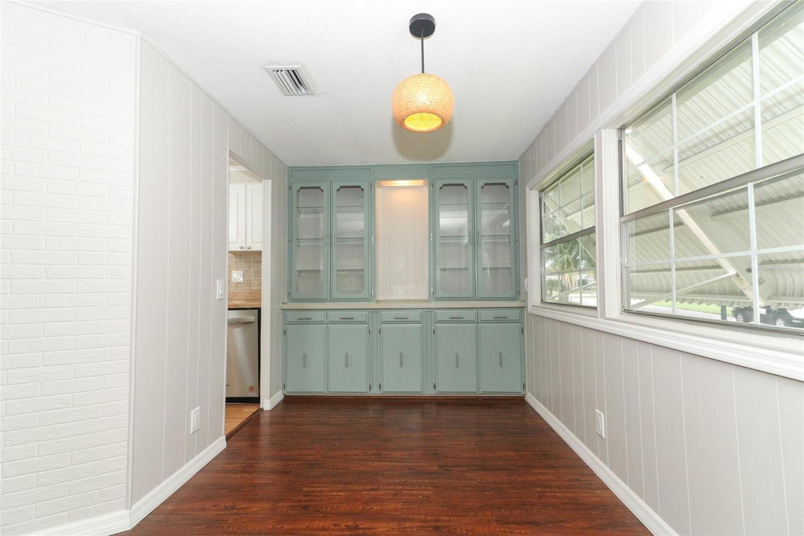 Image 9 of 47 For 219 El Camino