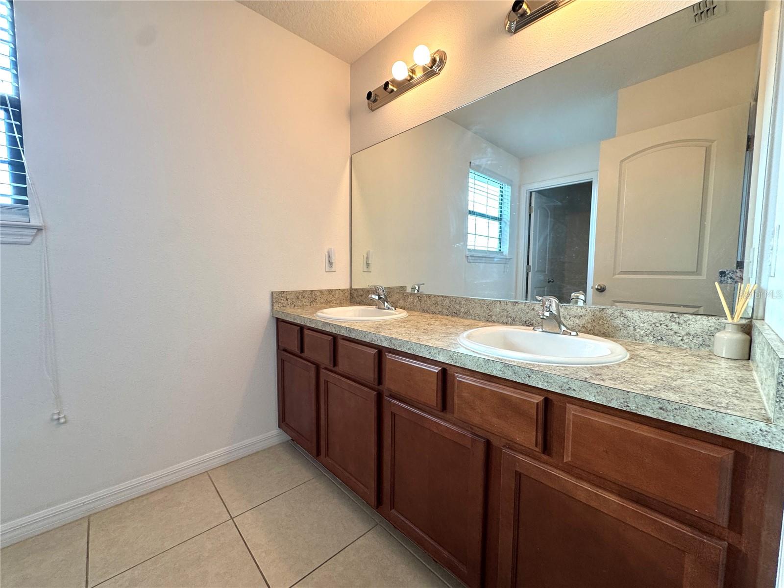 Image 14 of 32 For 5673 Elsinore Way