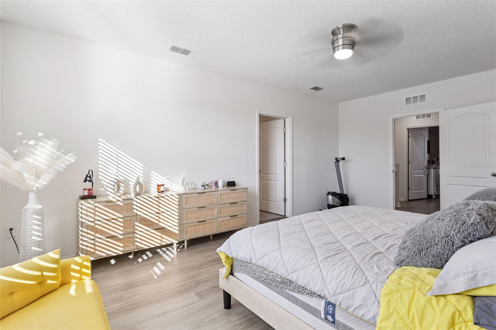 Image 26 of 51 For 5974 Churchill Square Way