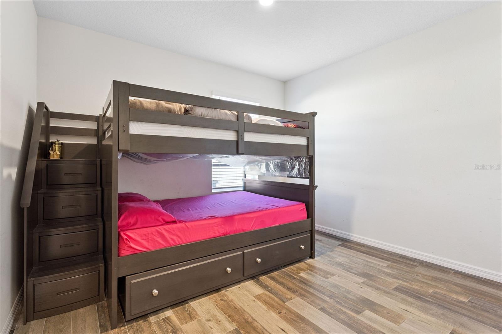 Image 29 of 51 For 5974 Churchill Square Way