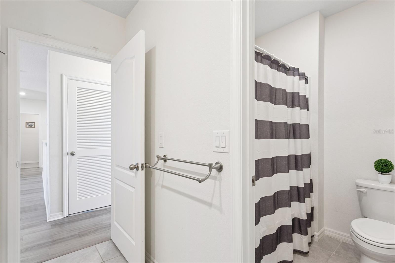 Image 31 of 51 For 5974 Churchill Square Way