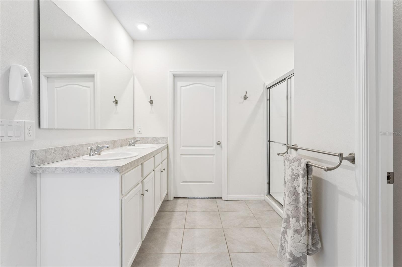 Image 33 of 51 For 5974 Churchill Square Way