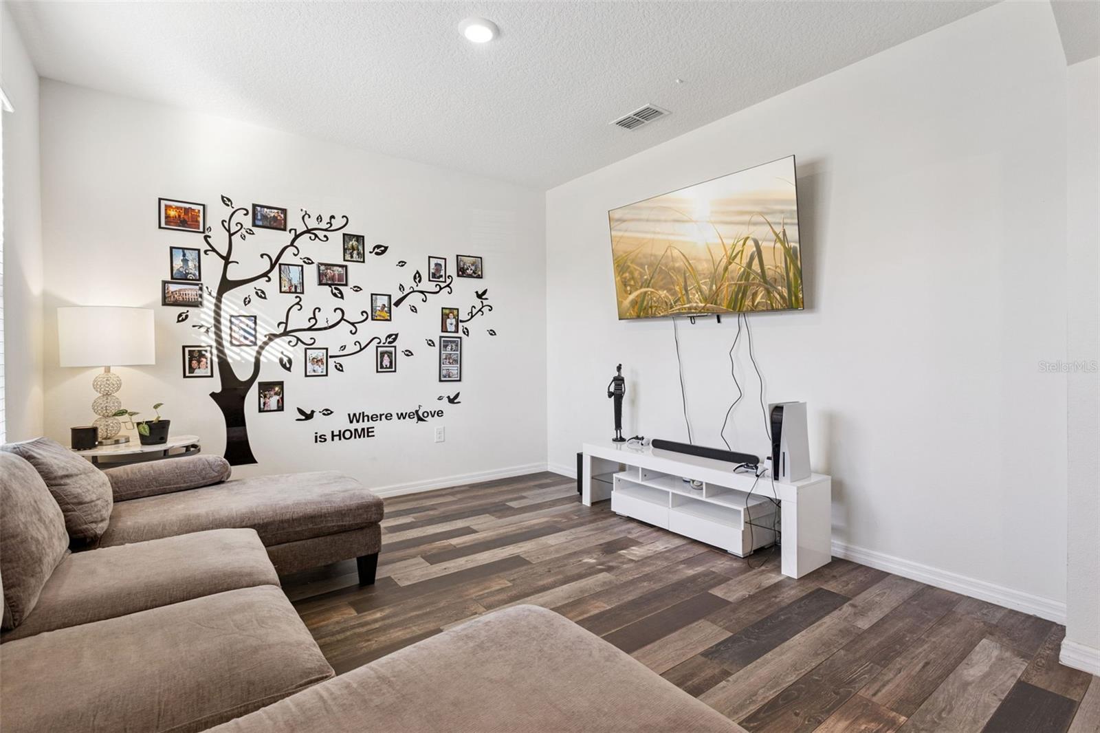 Image 7 of 51 For 5974 Churchill Square Way