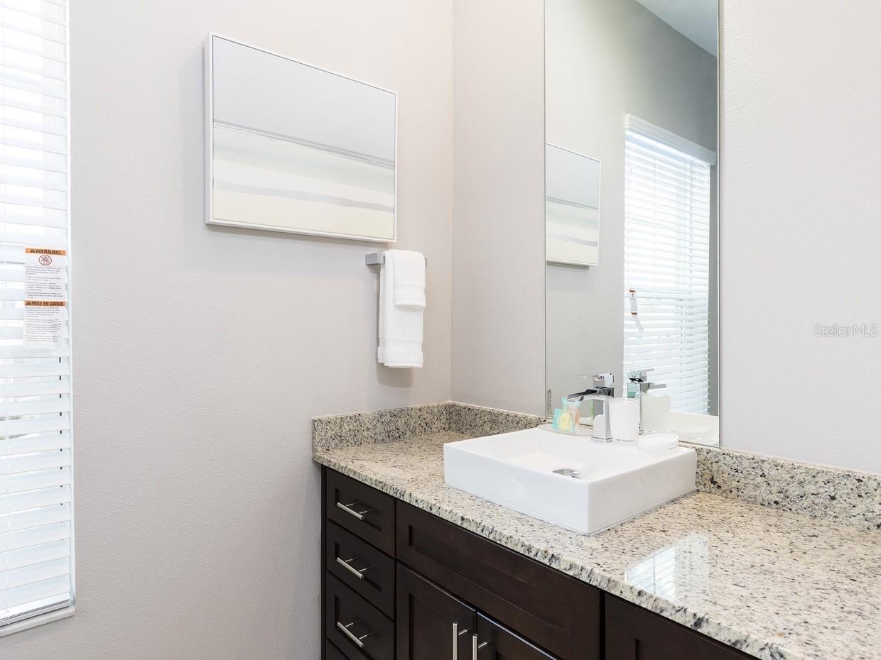 Listing photo id 9 for 7538 Sunville Avenue