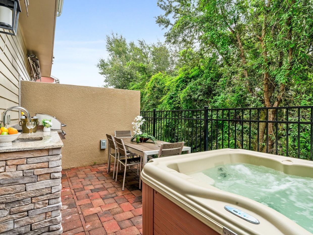 Listing photo id 17 for 7538 Sunville Avenue