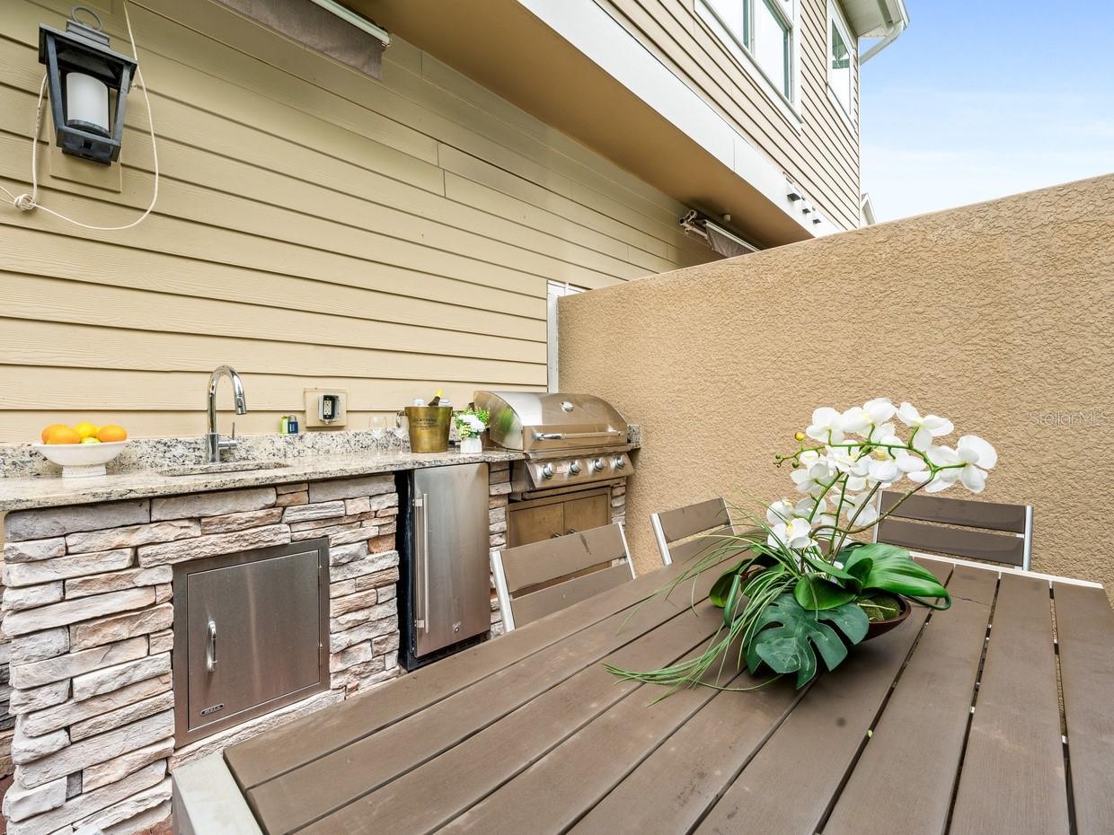 Listing photo id 20 for 7538 Sunville Avenue