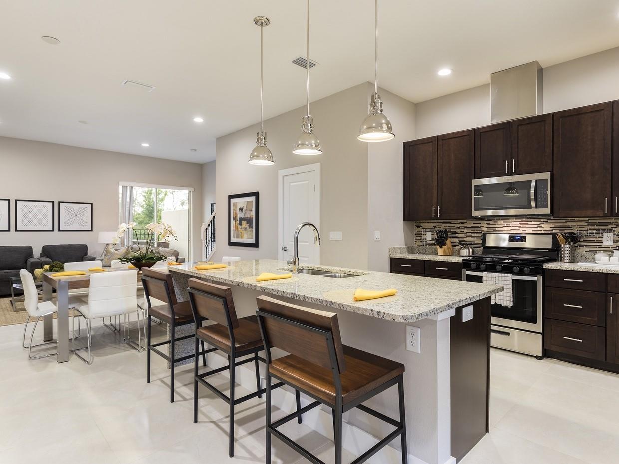 Listing photo id 2 for 7538 Sunville Avenue