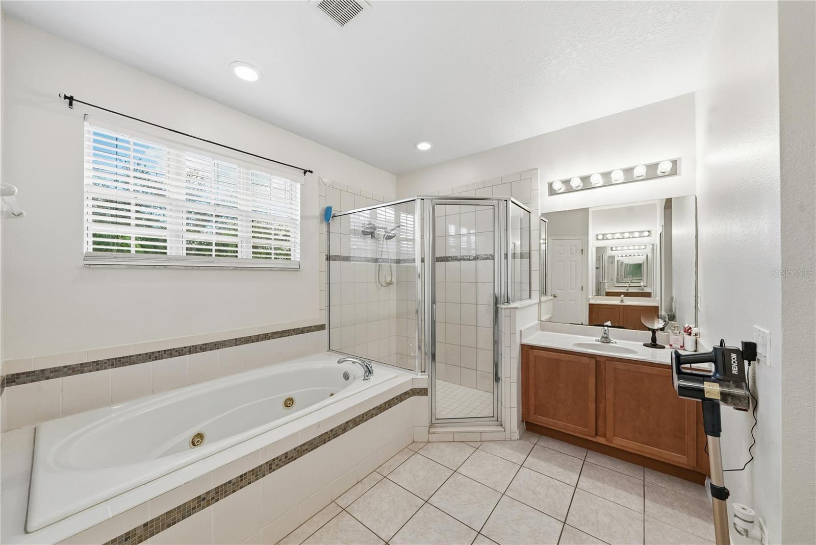 Image 17 of 29 For 3827 Golden Knot Drive