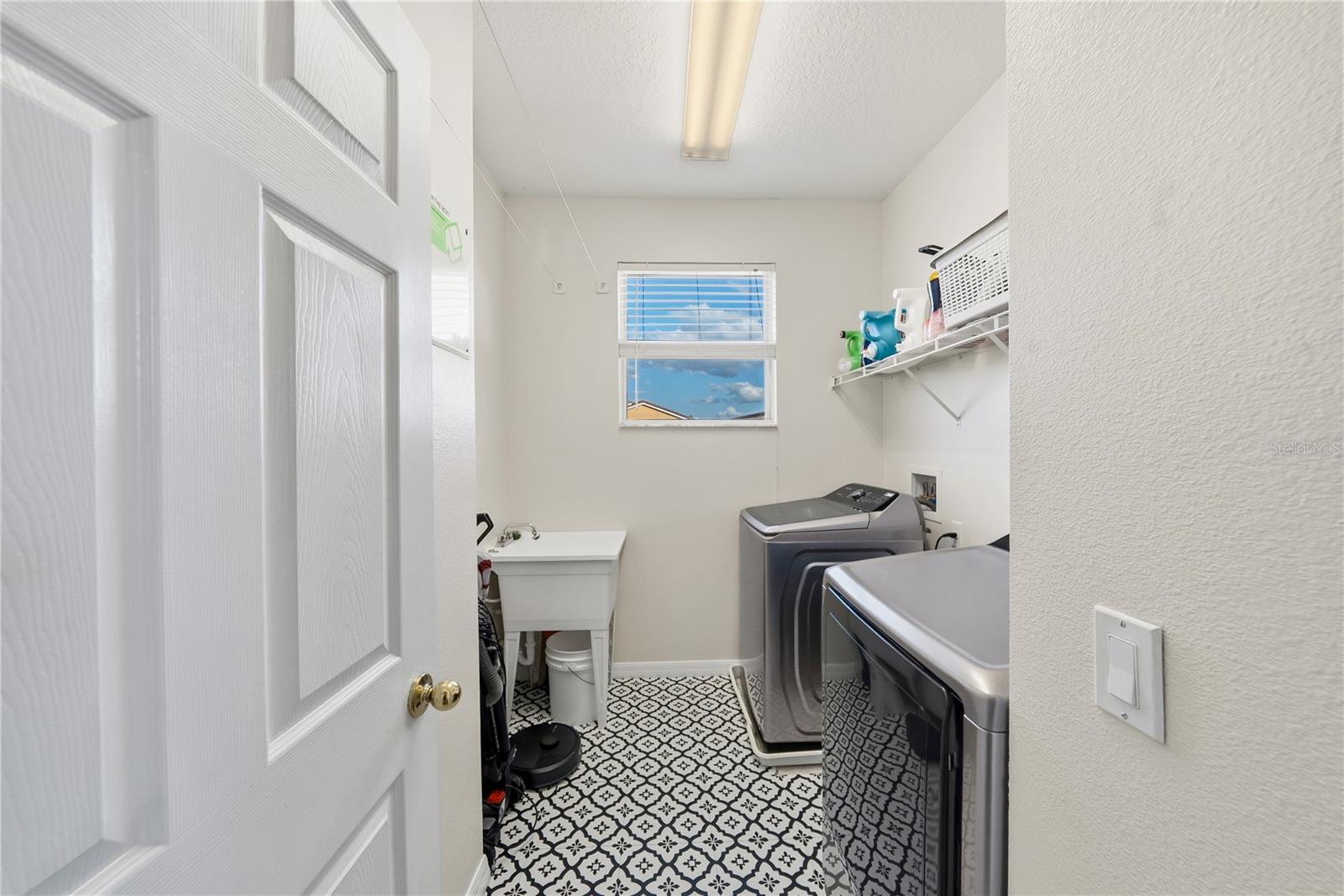 Image 20 of 29 For 3827 Golden Knot Drive