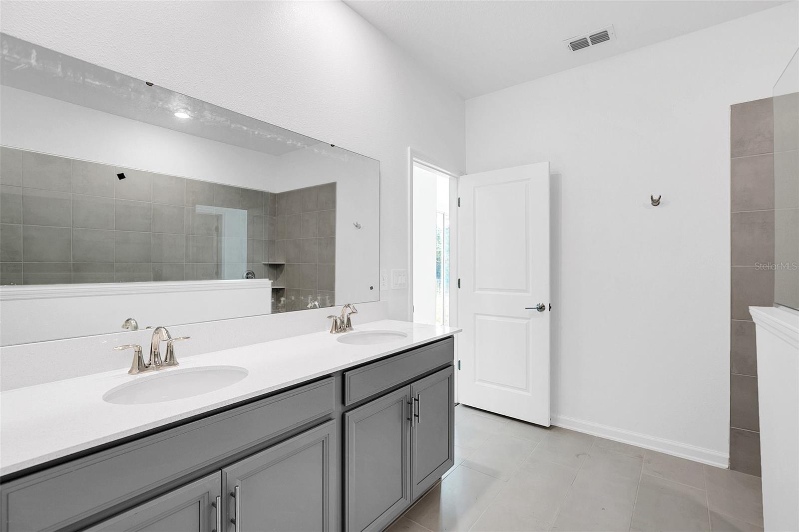 Image 16 of 29 For 6306 Lakepine Street