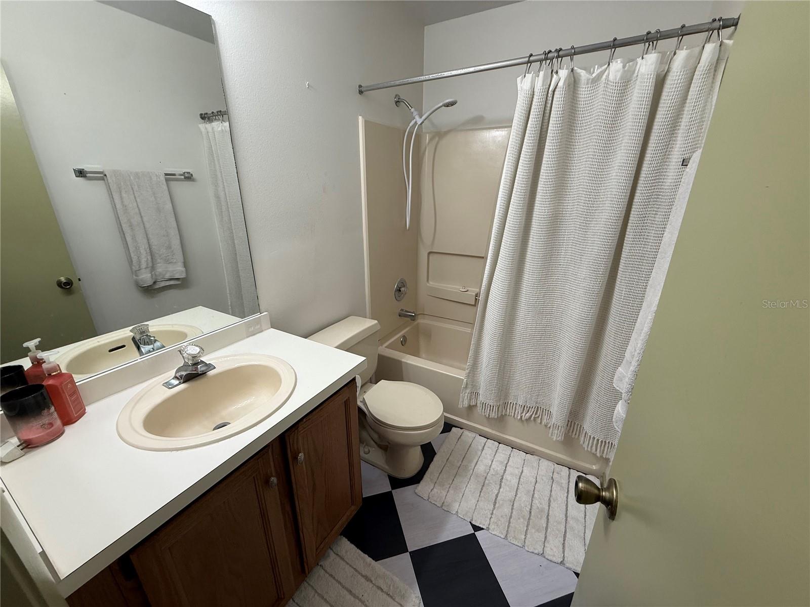 Image 17 of 36 For 108 Reserve Cir 212