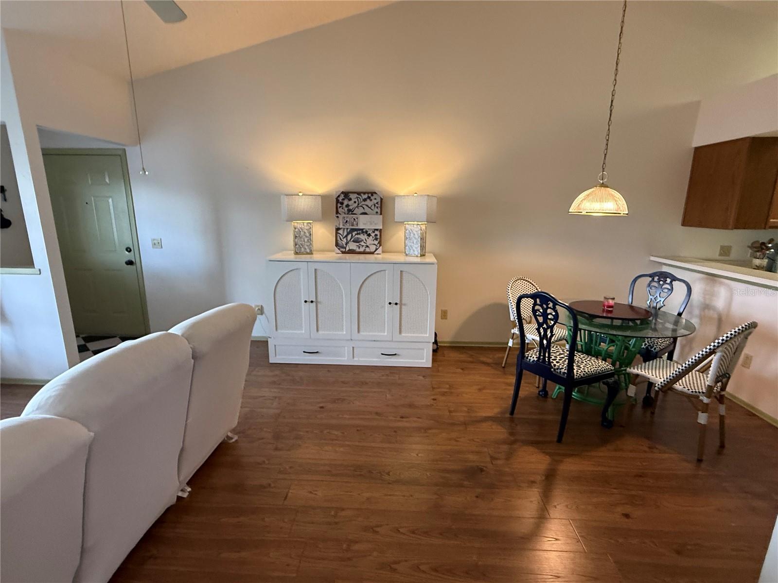 Image 19 of 36 For 108 Reserve Cir 212