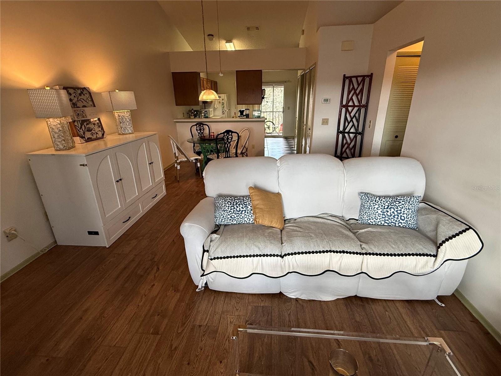 Image 21 of 36 For 108 Reserve Cir 212