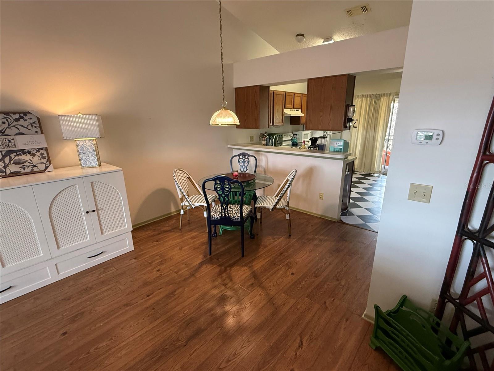 Image 22 of 36 For 108 Reserve Cir 212