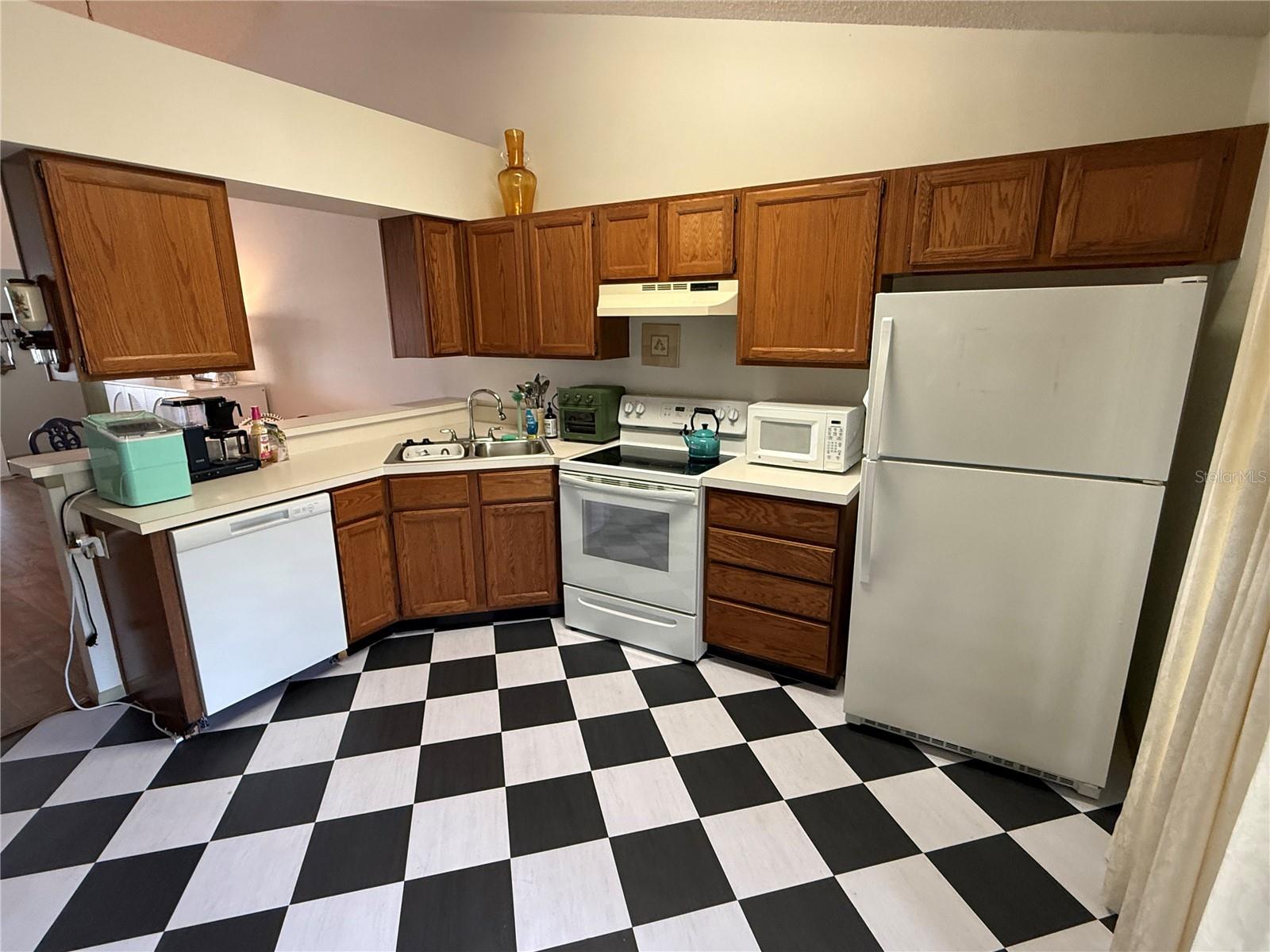 Image 24 of 36 For 108 Reserve Cir 212