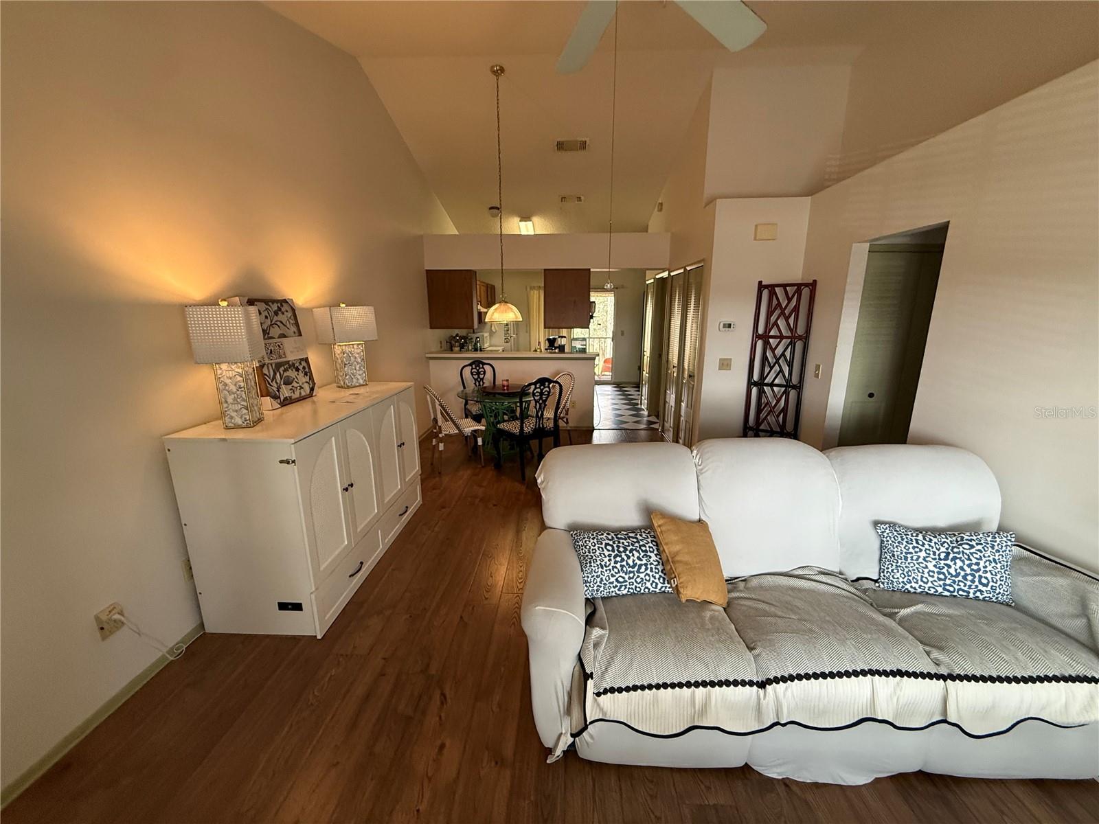 Image 4 of 36 For 108 Reserve Cir 212