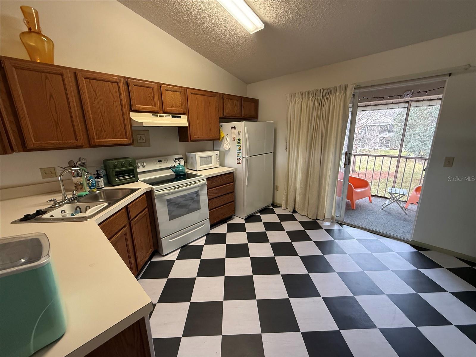 Image 6 of 36 For 108 Reserve Cir 212