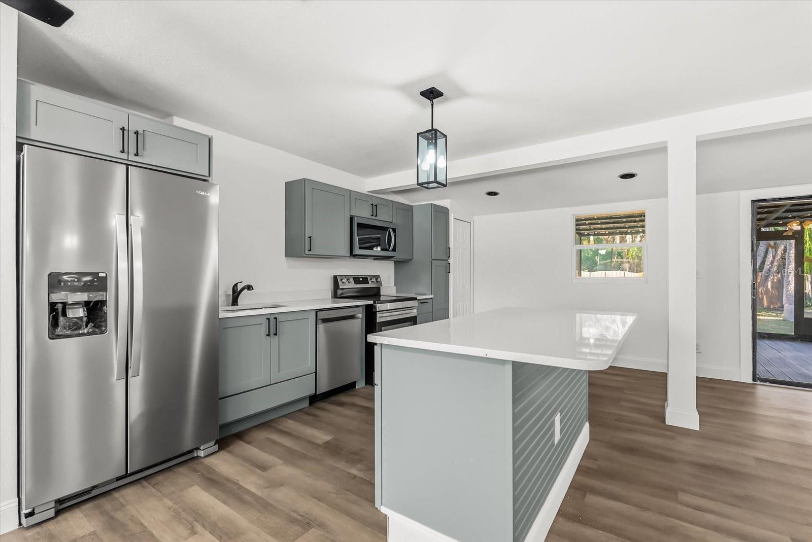 Image 11 of 35 For 10395 San Martin Boulevard Ne