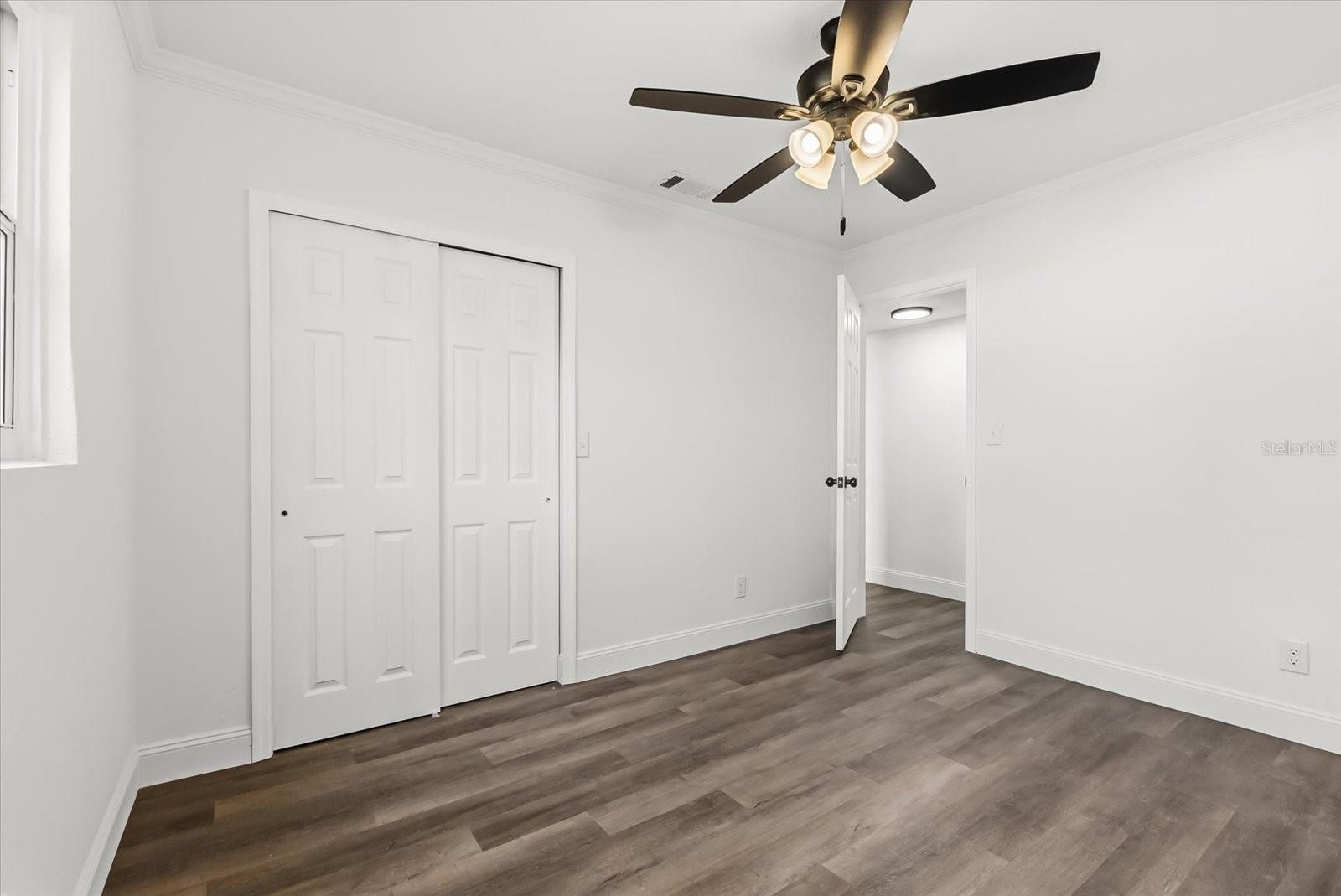 Image 17 of 35 For 10395 San Martin Boulevard Ne