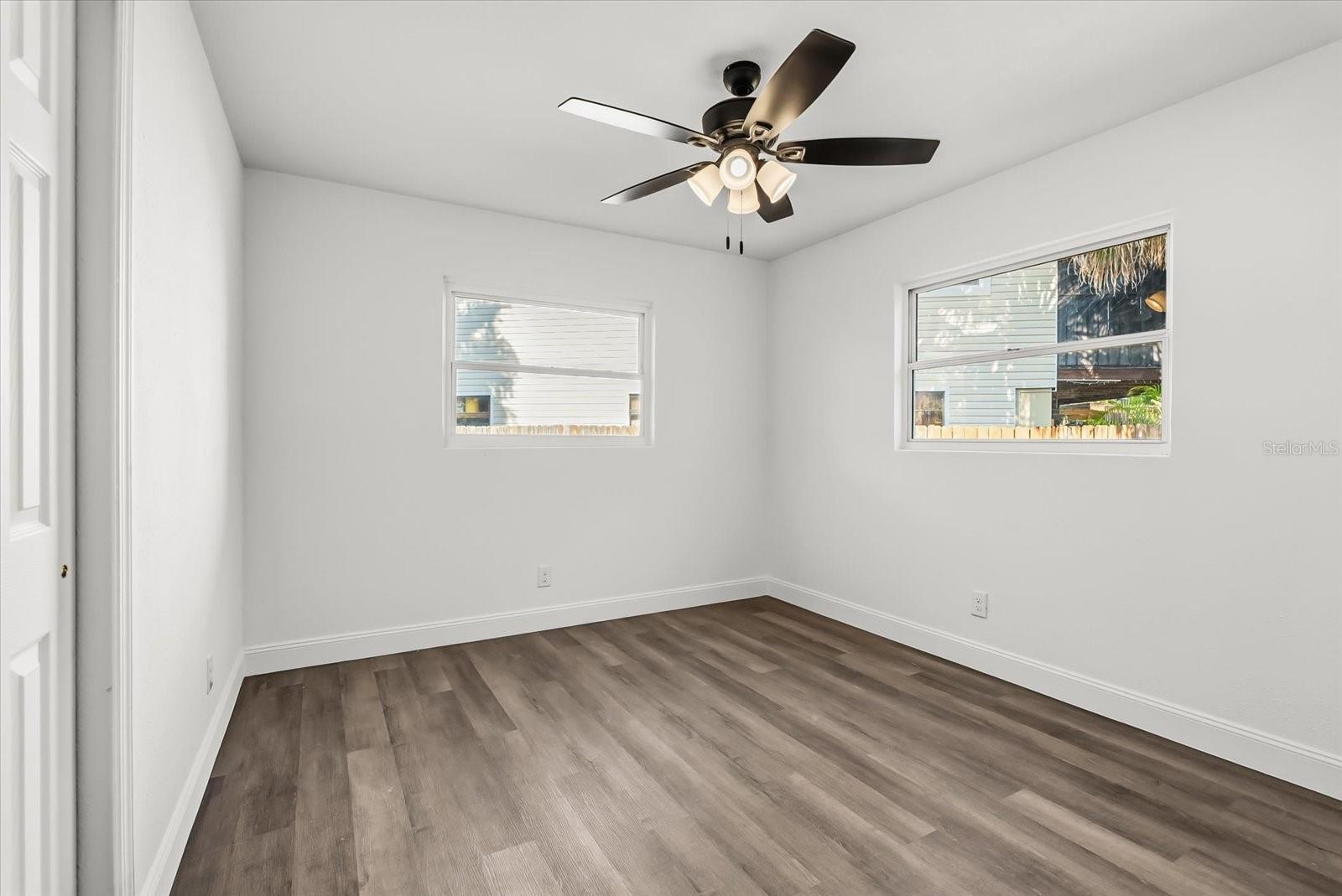 Image 18 of 35 For 10395 San Martin Boulevard Ne