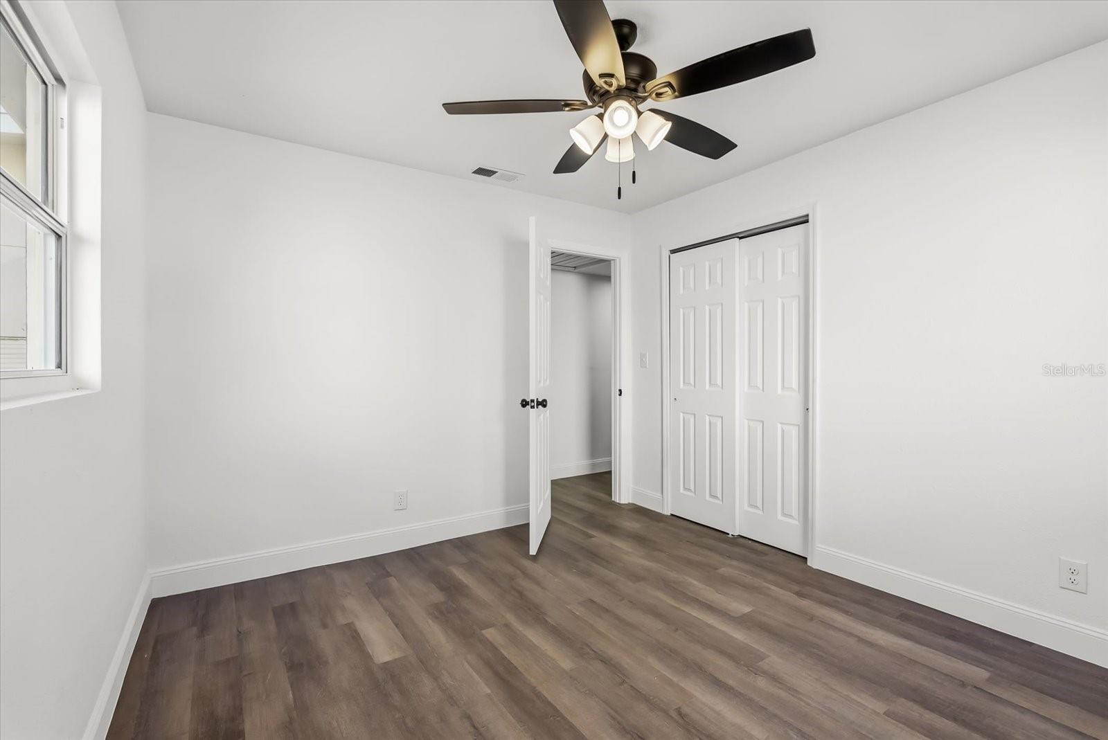 Image 19 of 35 For 10395 San Martin Boulevard Ne