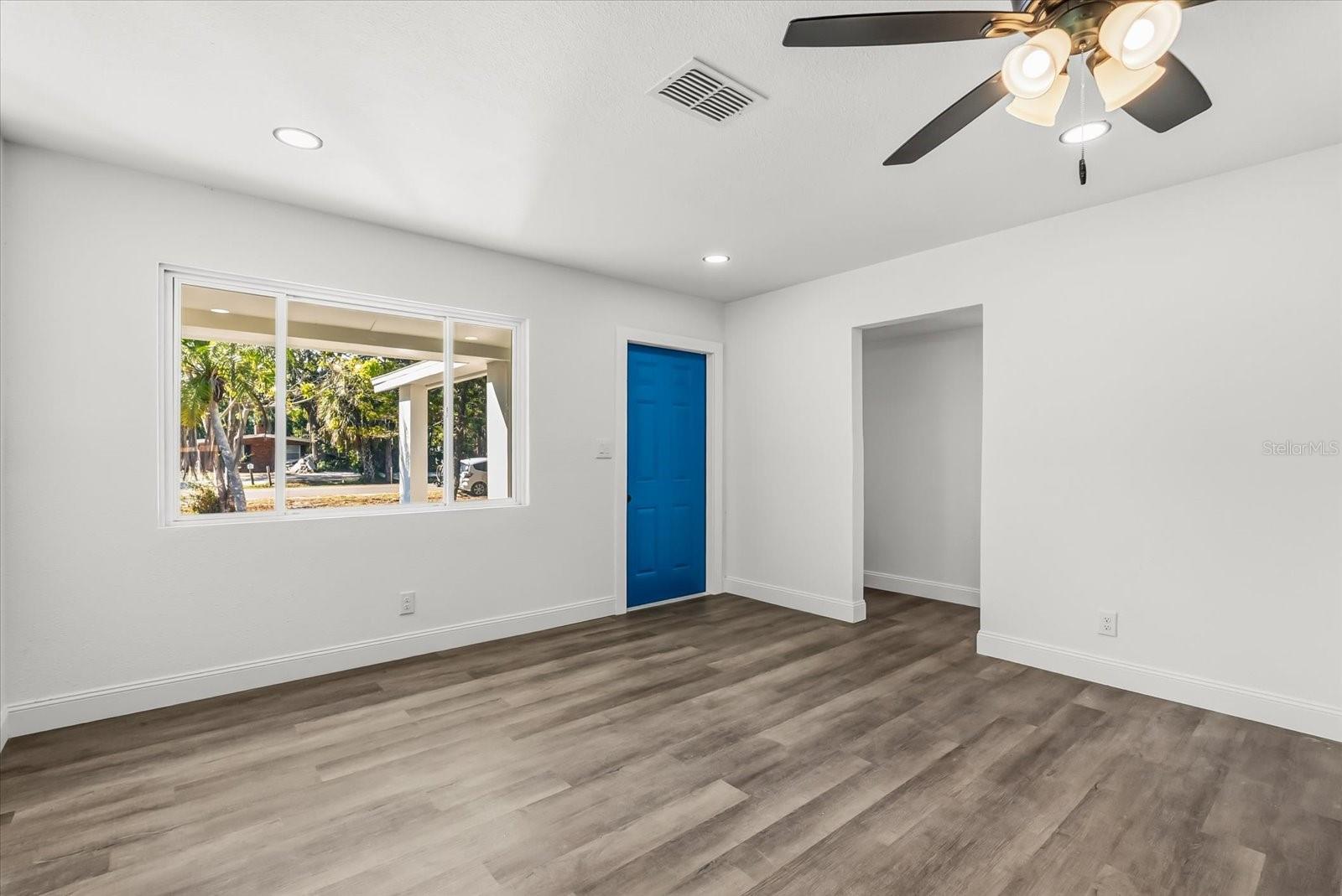 Image 21 of 35 For 10395 San Martin Boulevard Ne