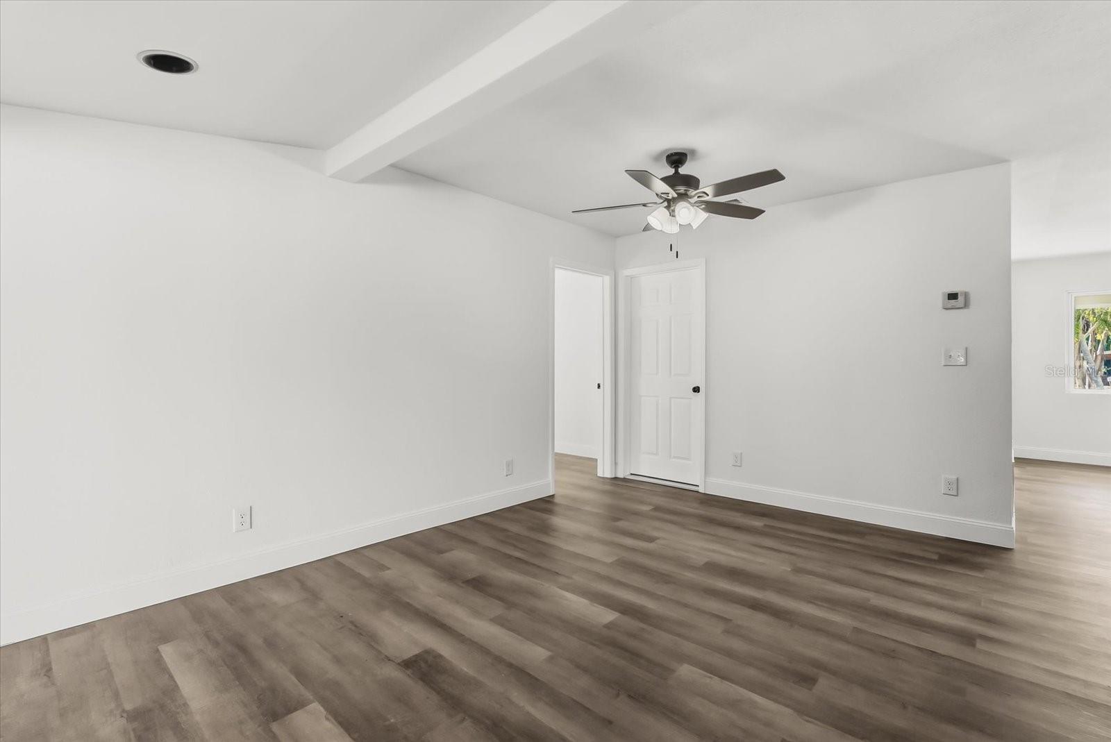 Image 22 of 35 For 10395 San Martin Boulevard Ne