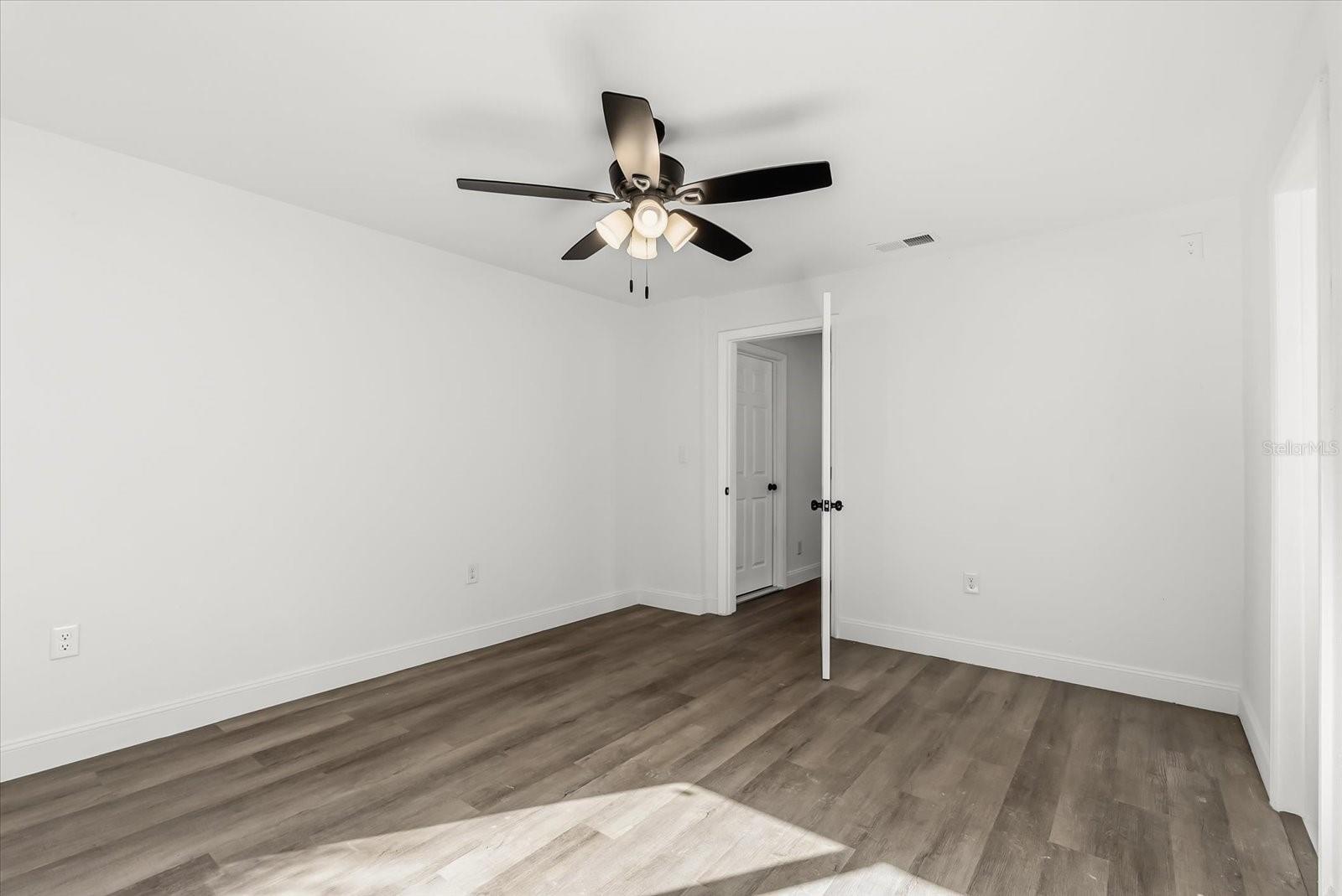 Image 24 of 35 For 10395 San Martin Boulevard Ne