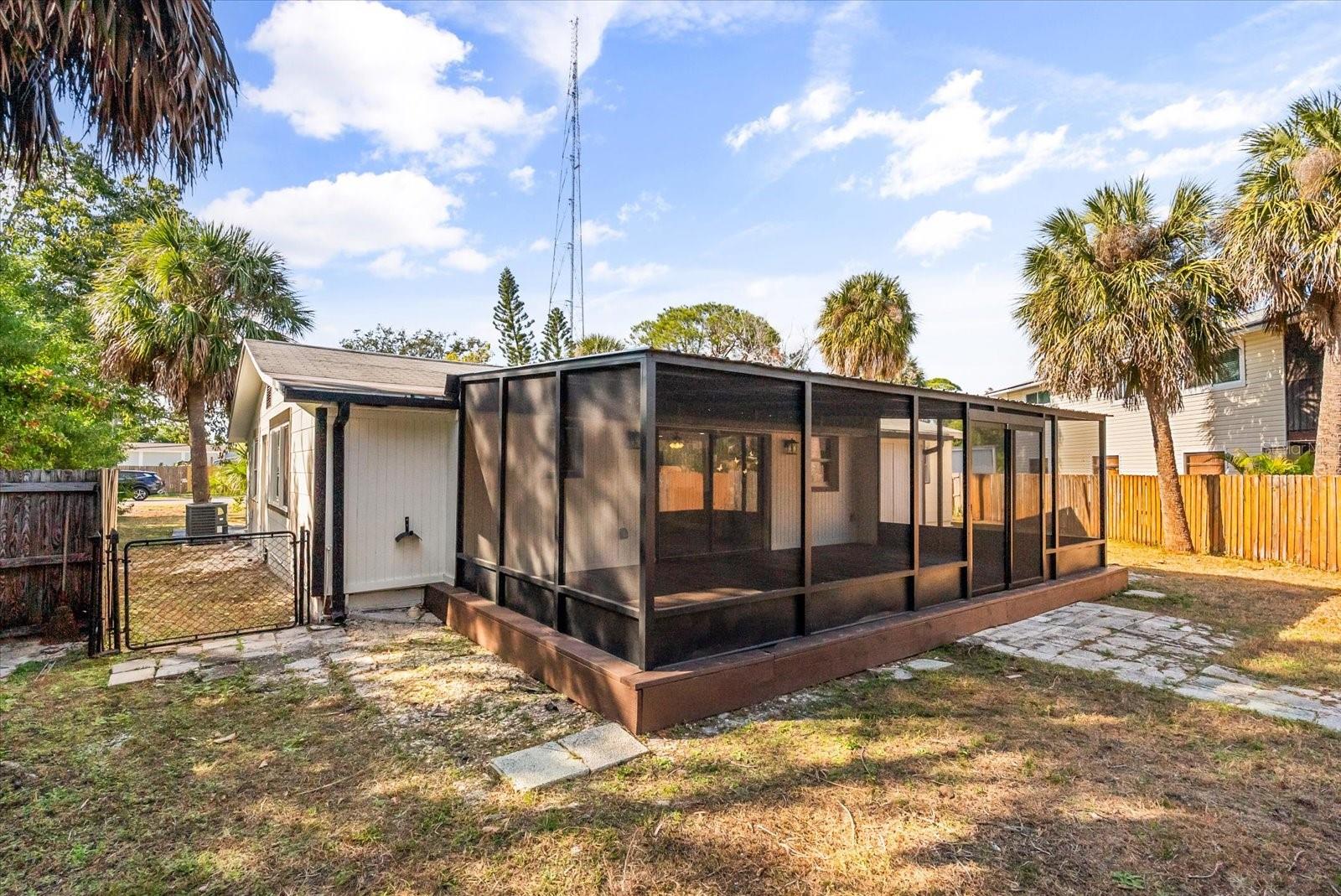 Image 29 of 35 For 10395 San Martin Boulevard Ne