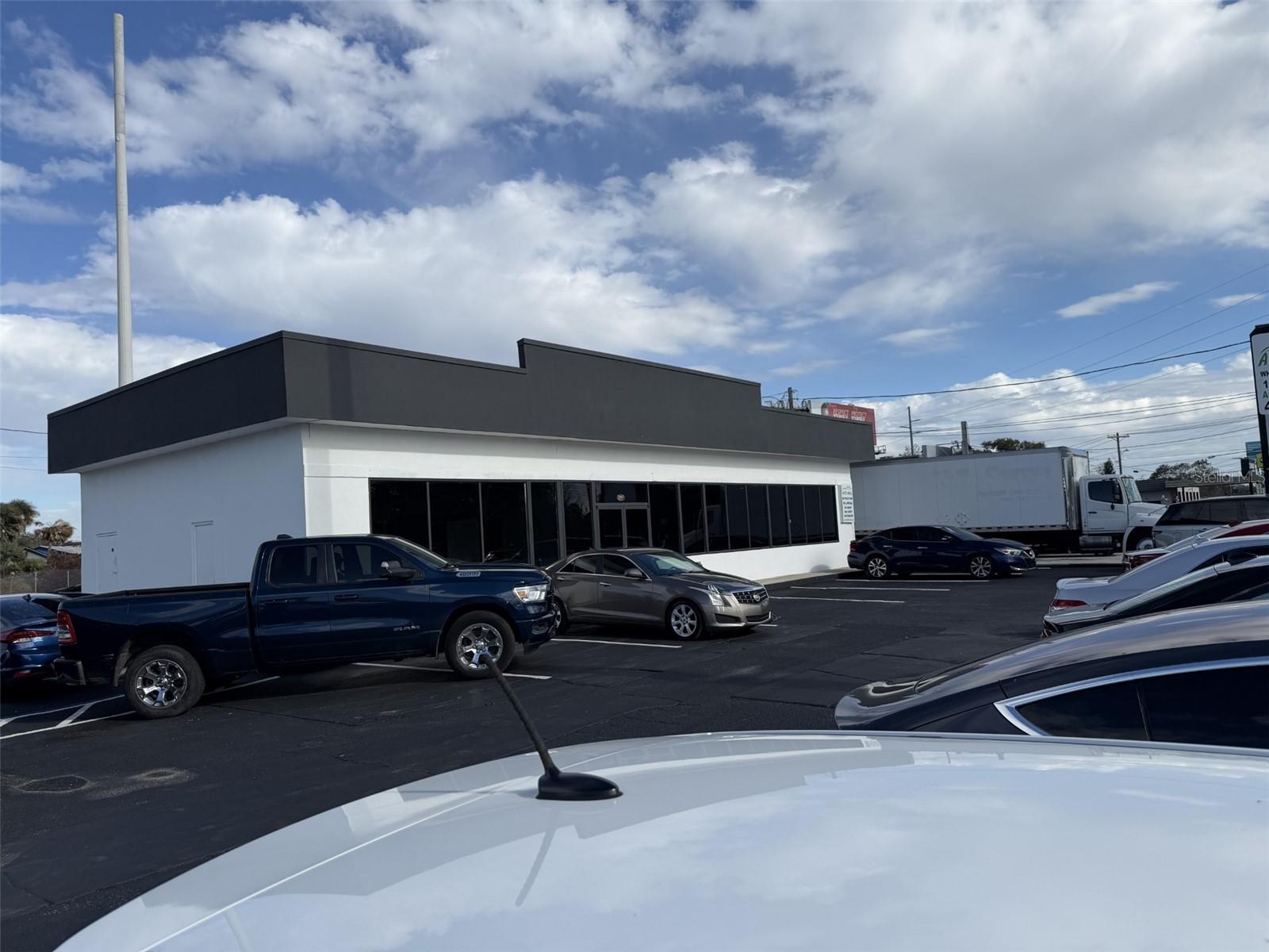 Image 2 of 9 For 5005 Edgewater Drive