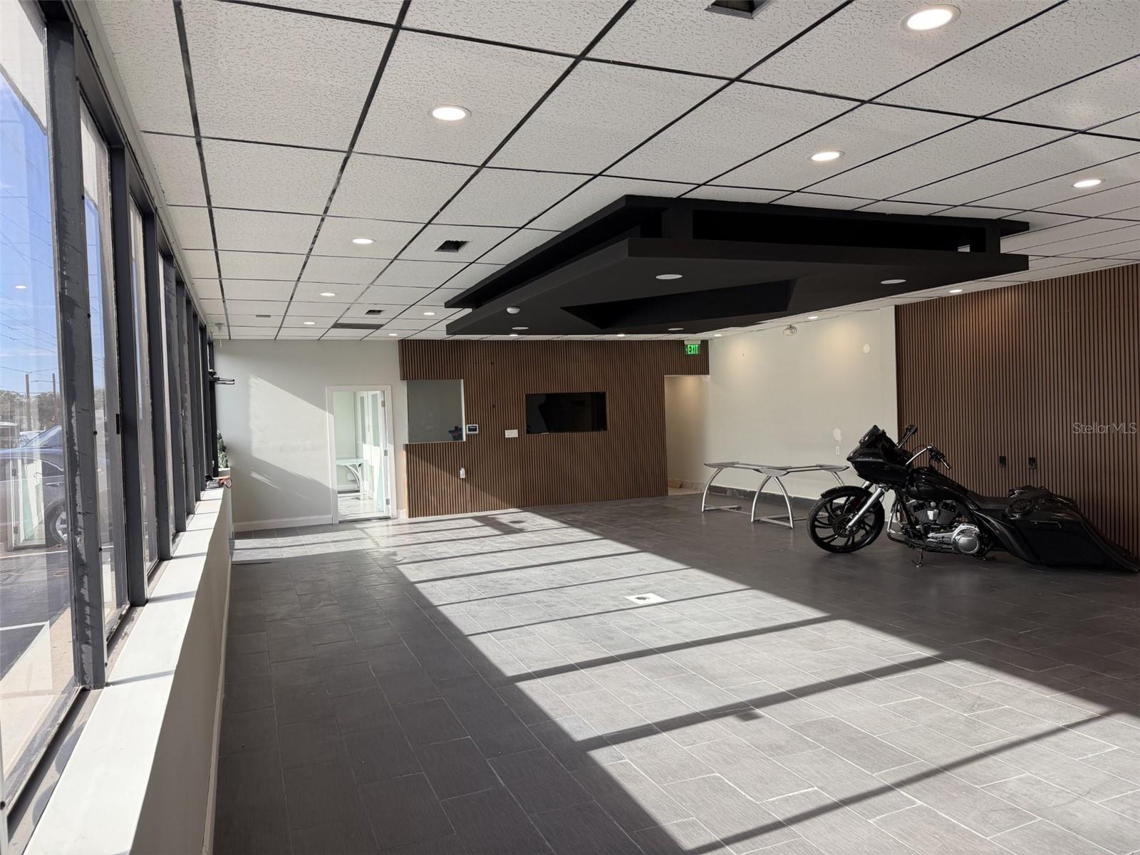 Image 4 of 9 For 5005 Edgewater Drive