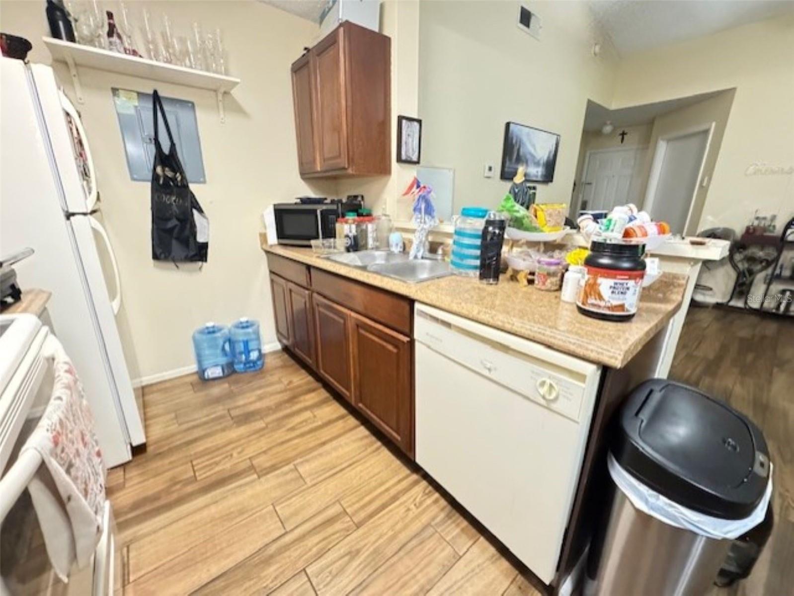 Image 5 of 27 For 2565 Grassy Point Drive 203