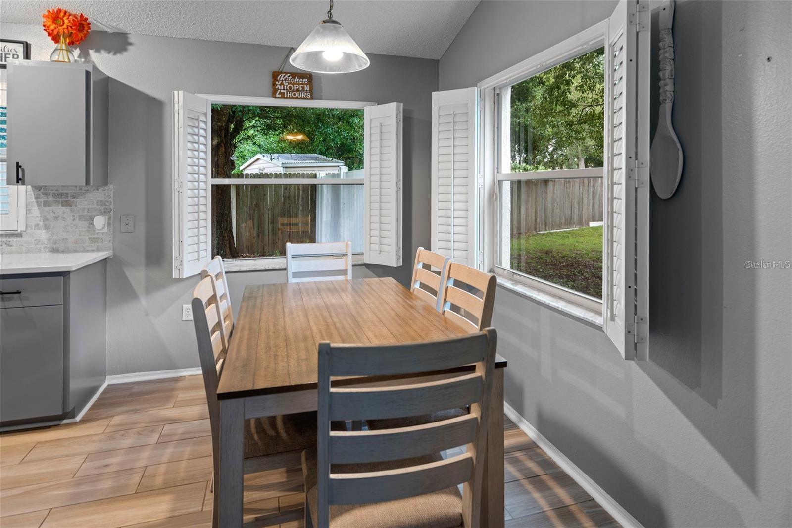 Image 10 of 22 For 541 Heather Glen Dr