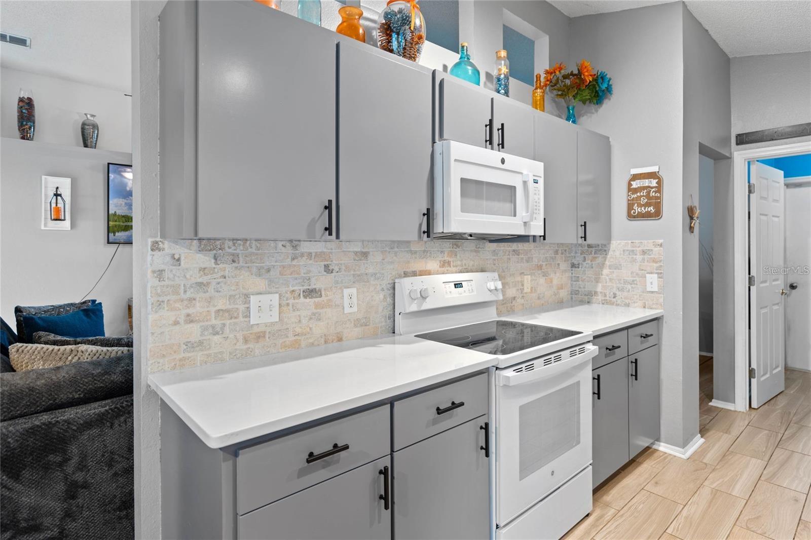 Image 8 of 22 For 541 Heather Glen Dr