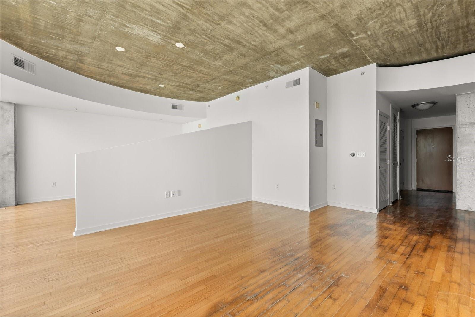 Image 10 of 28 For 155 Court Avenue 1011