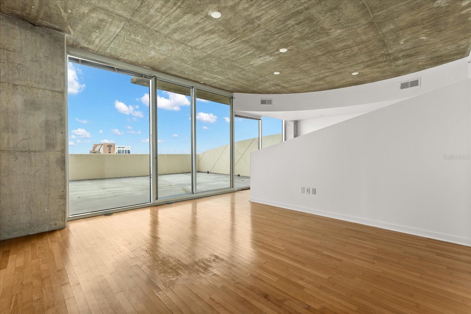 Image 11 of 28 For 155 Court Avenue 1011