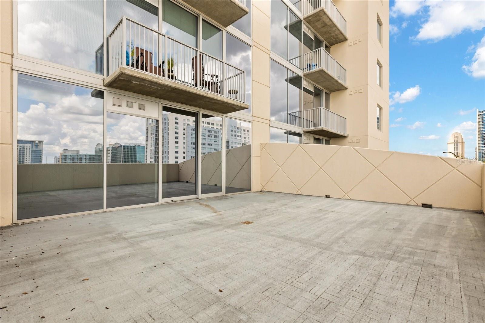 Image 14 of 28 For 155 Court Avenue 1011