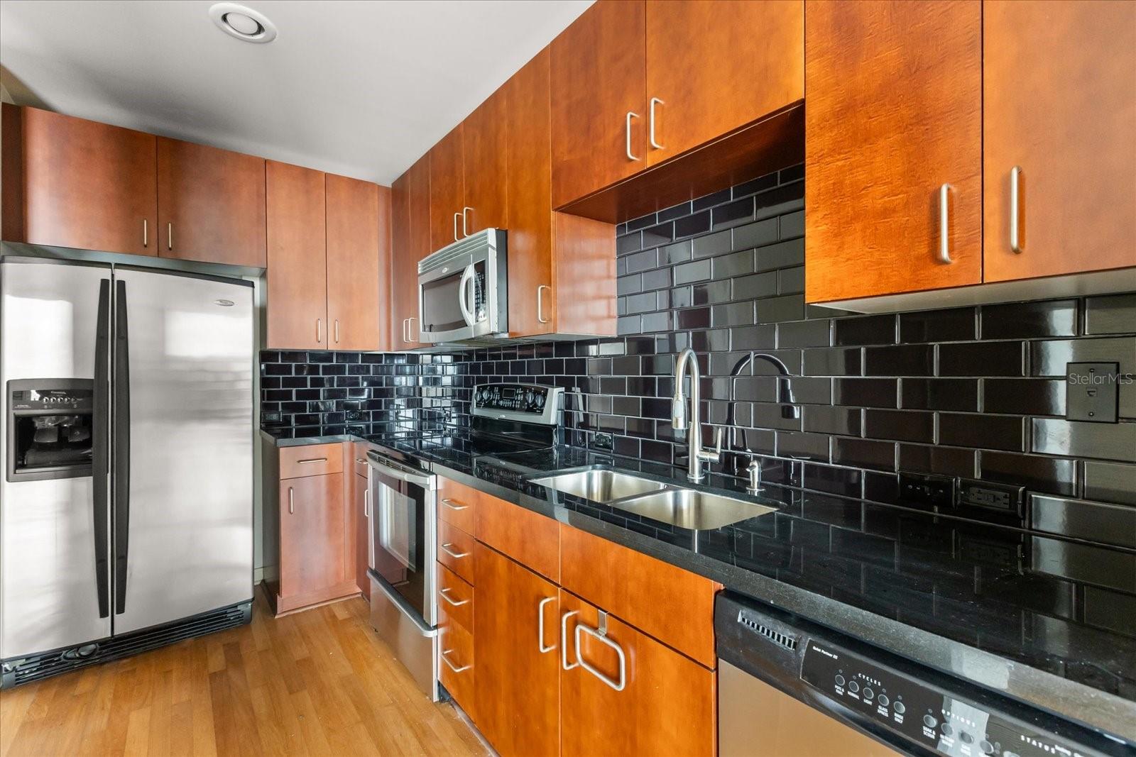 Image 3 of 28 For 155 Court Avenue 1011