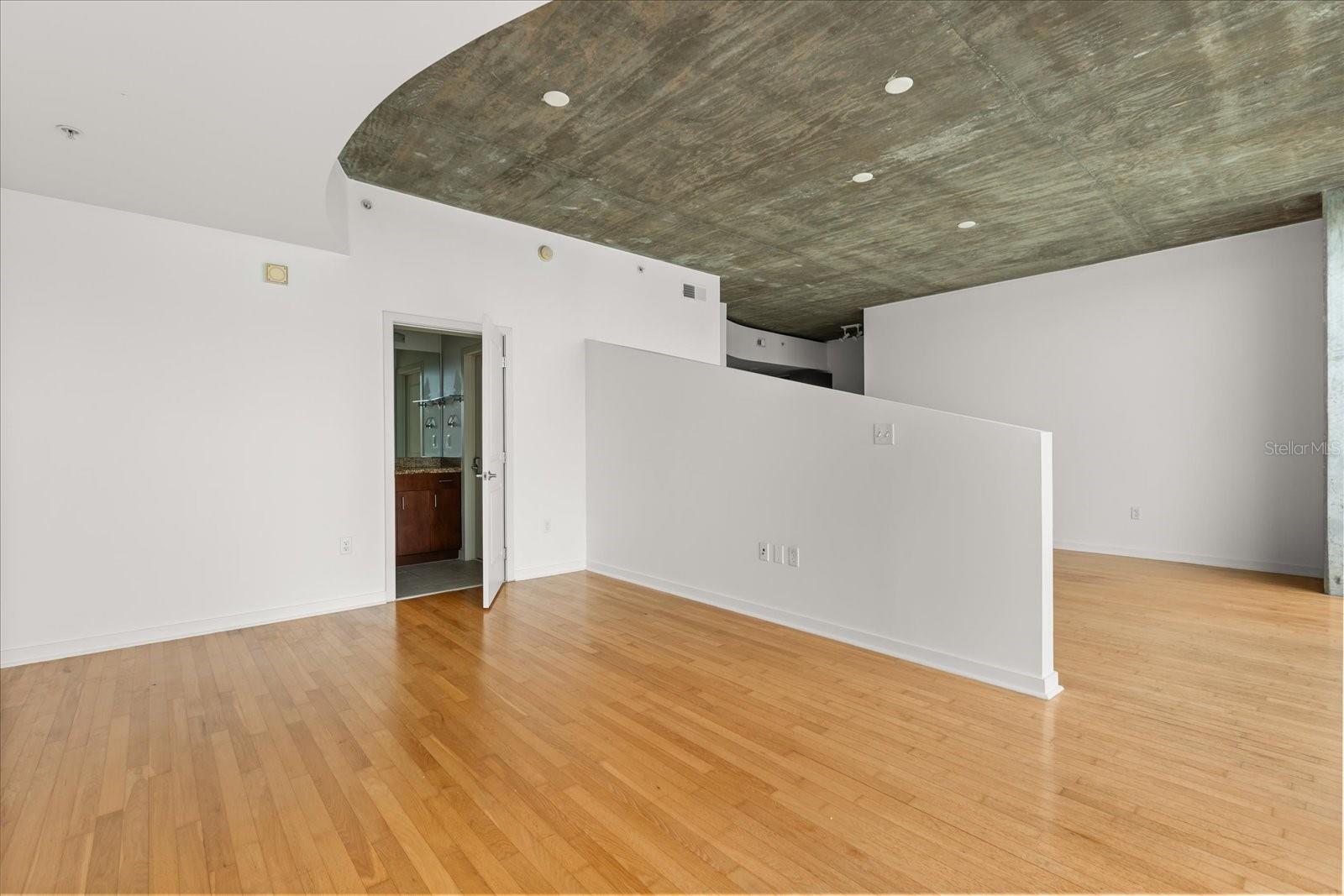 Image 8 of 28 For 155 Court Avenue 1011