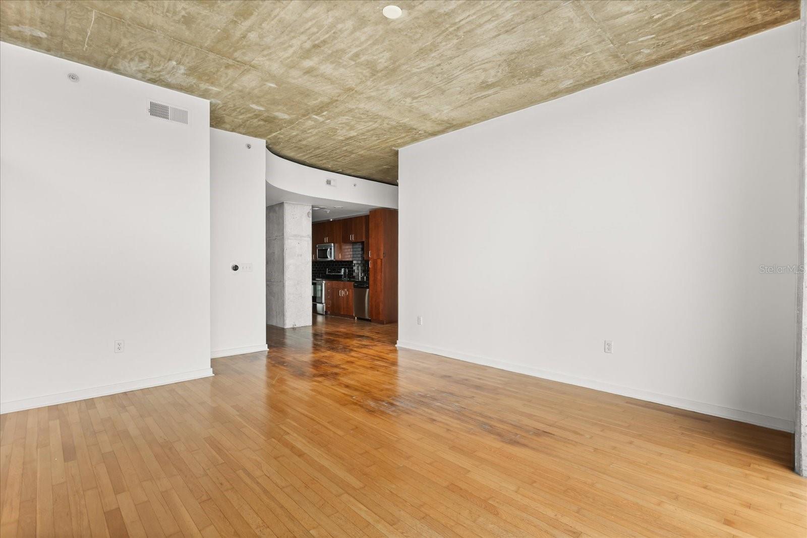 Image 9 of 28 For 155 Court Avenue 1011